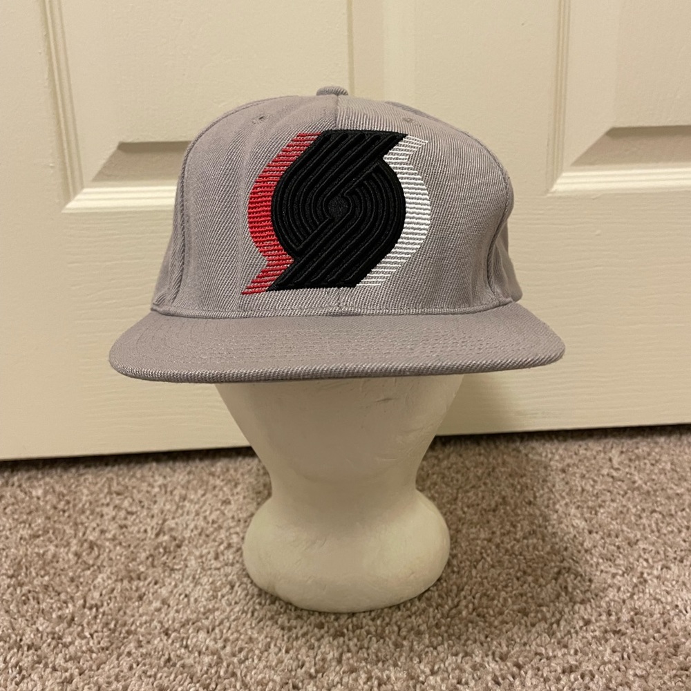 Mitchell & Ness Gray Snapback Hat with Black, Red & White Logo